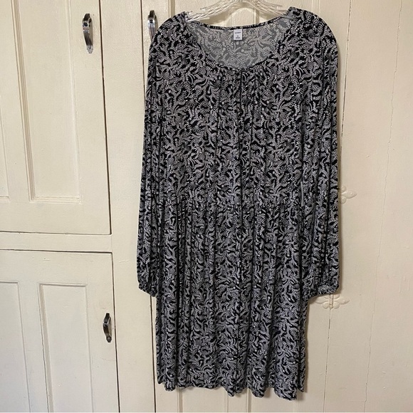 Old Navy Dresses & Skirts - Old Navy Women's Drop-Waist Black With White Floral Dress Size XL New With Tag